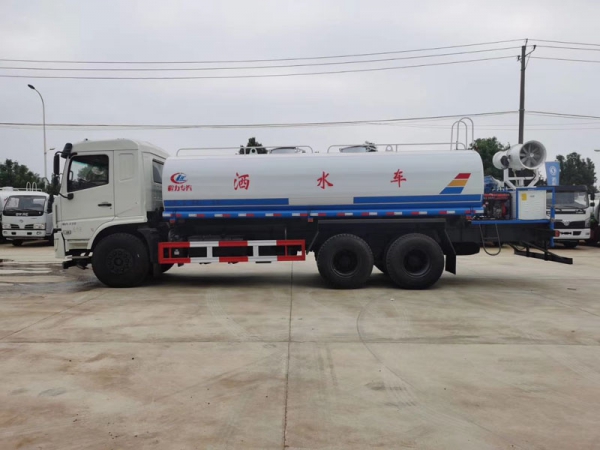 東風(fēng)專(zhuān)底后八輪(20噸)灑水車(chē)