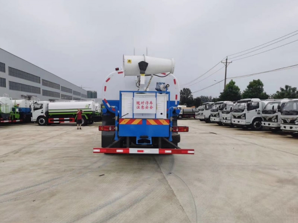 東風(fēng)專(zhuān)底后八輪(20噸)灑水車(chē)