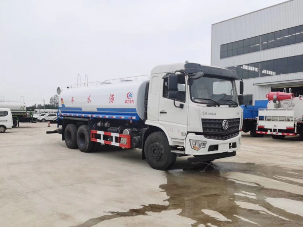 東風(fēng)專(zhuān)底后八輪(20噸)灑水車(chē)