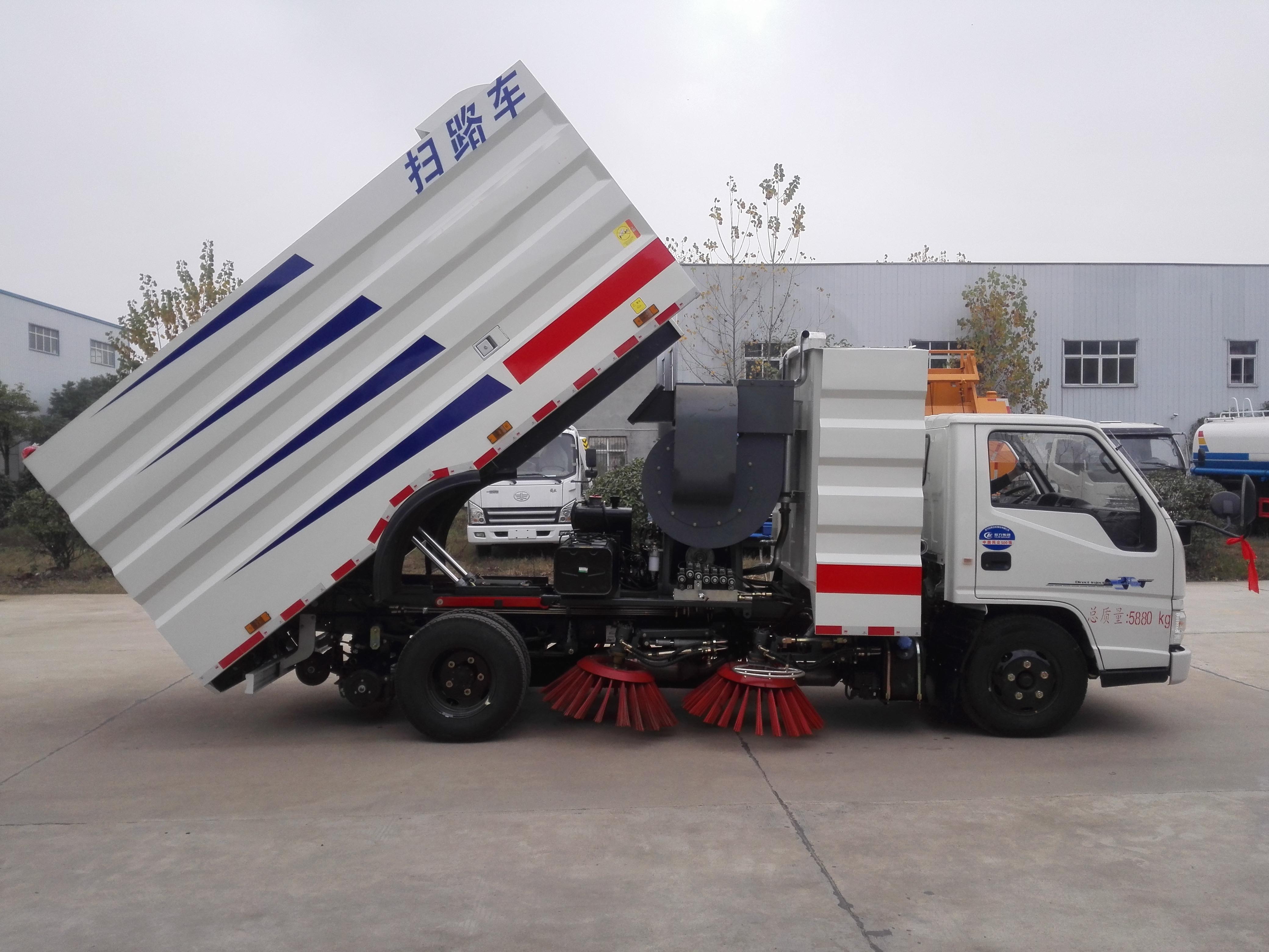 江鈴掃路車（1.5方水罐，4方塵罐）