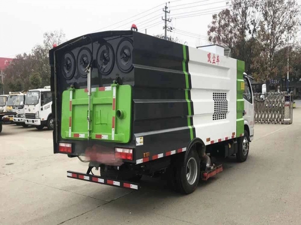 東風(fēng)大多利卡吸塵車（1.5方水罐6方塵罐）