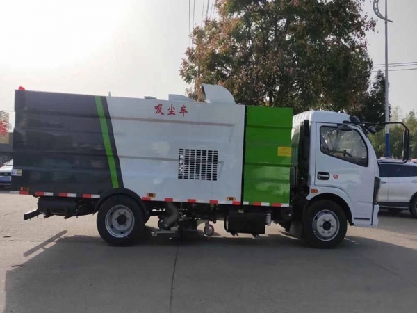 東風(fēng)大多利卡吸塵車（1.5方水罐6方塵罐）