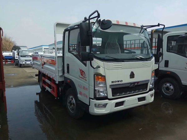 重汽4.1米(藍(lán)牌)氣瓶車