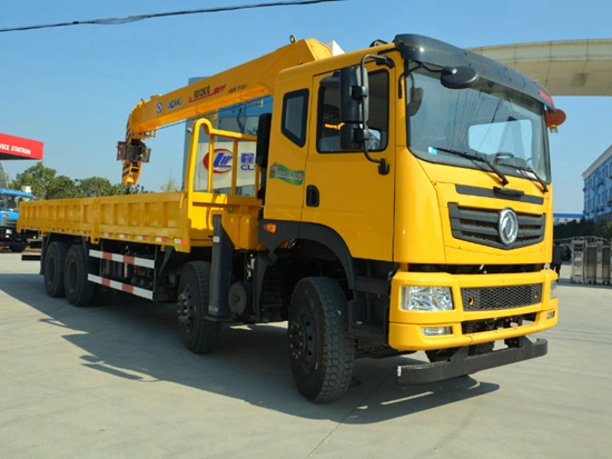 東風(fēng)T5前四后八16噸隨車吊現(xiàn)車