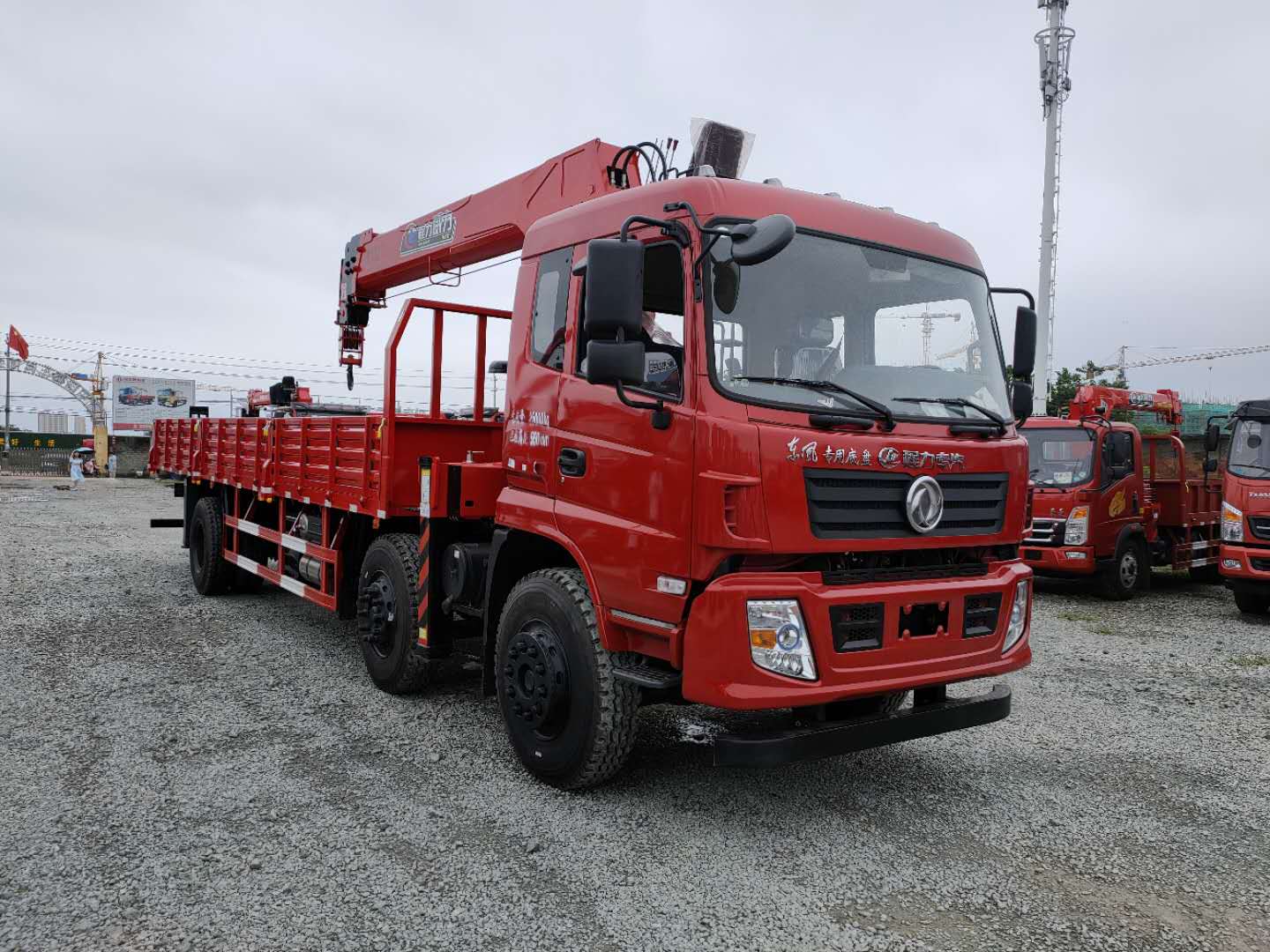 東風專底小三軸12噸隨車吊