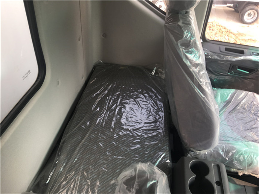 東風(fēng)多利卡D9 6.8米冷藏車