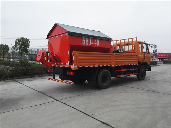 可上戶(hù)東風(fēng)145多功能除雪車(chē)