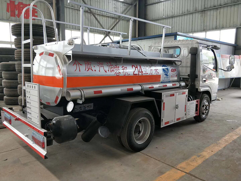 東風藍牌運油車