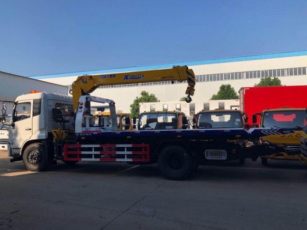 東風(fēng)天錦平板帶吊清障車