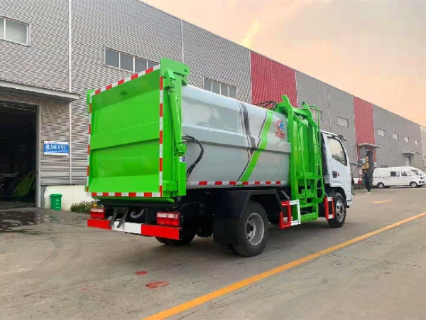 東風(fēng)小多利卡國(guó)六7方側(cè)裝垃圾車