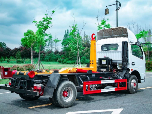 國六東風多利卡8方車廂可卸式(鉤臂)垃圾車