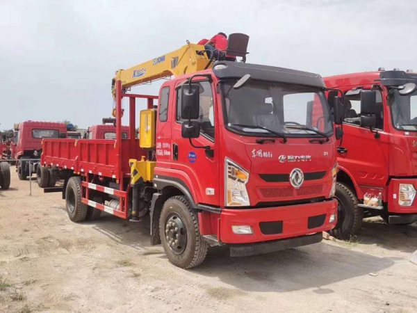 東風(fēng)暢行D1隨車吊8噸隨車吊價(jià)格