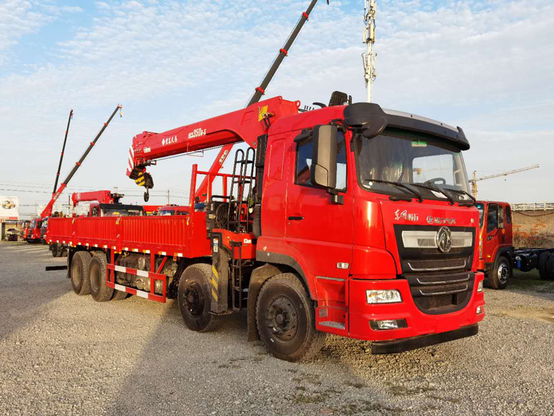 東風(fēng)D7前四后八12-16噸隨車吊