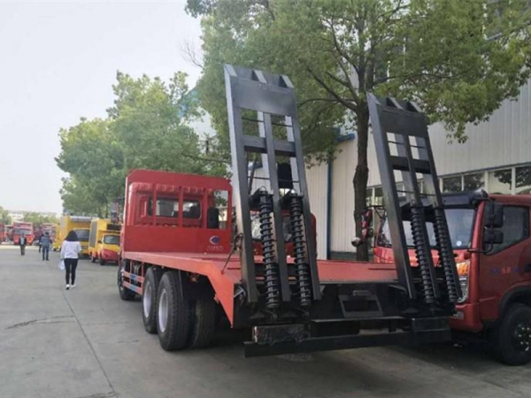 江淮后八輪平板拖車