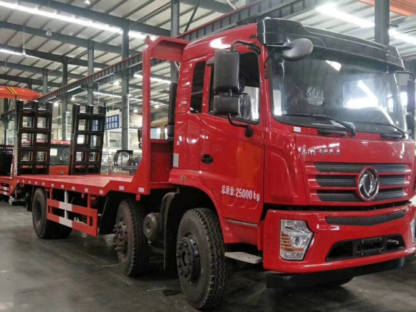 東風專底小三軸挖機平板車