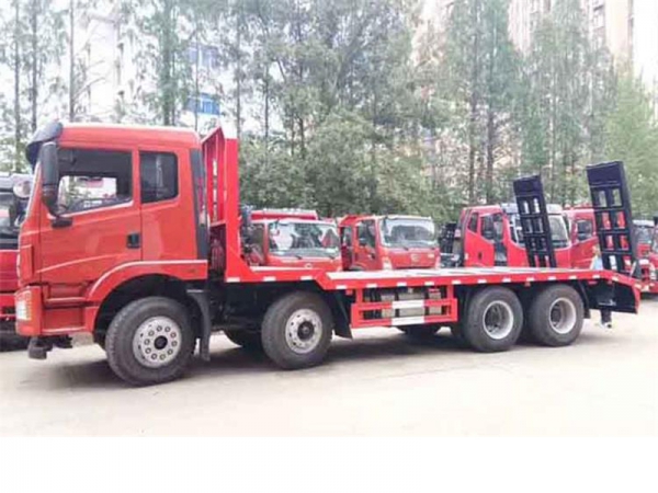 （國(guó)六）大運(yùn)前四后八平板拖車