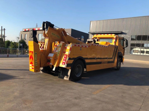 國六重汽豪瀚13噸拖吊聯體清障車