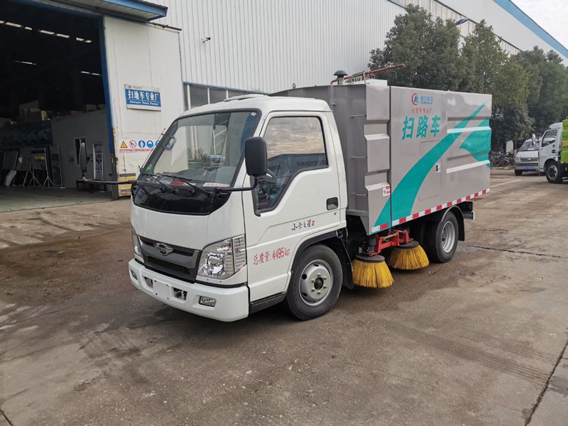 福田微型掃路車（0.8方水罐1.7方塵罐）