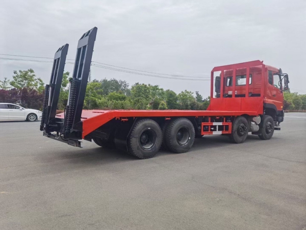 國六東風天龍前四后八平板運輸車,挖機拖車價格