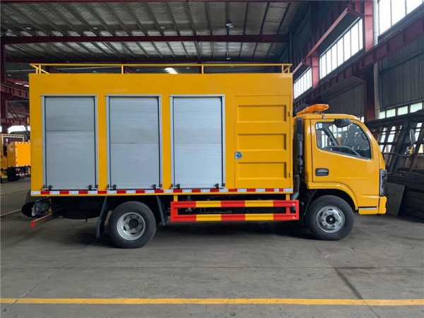 東風小多利卡6方污水處理車，凈化車