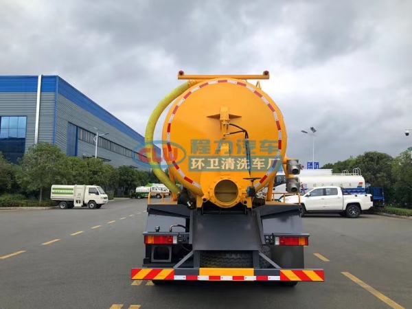 東風天龍后八輪18.5方吸污車