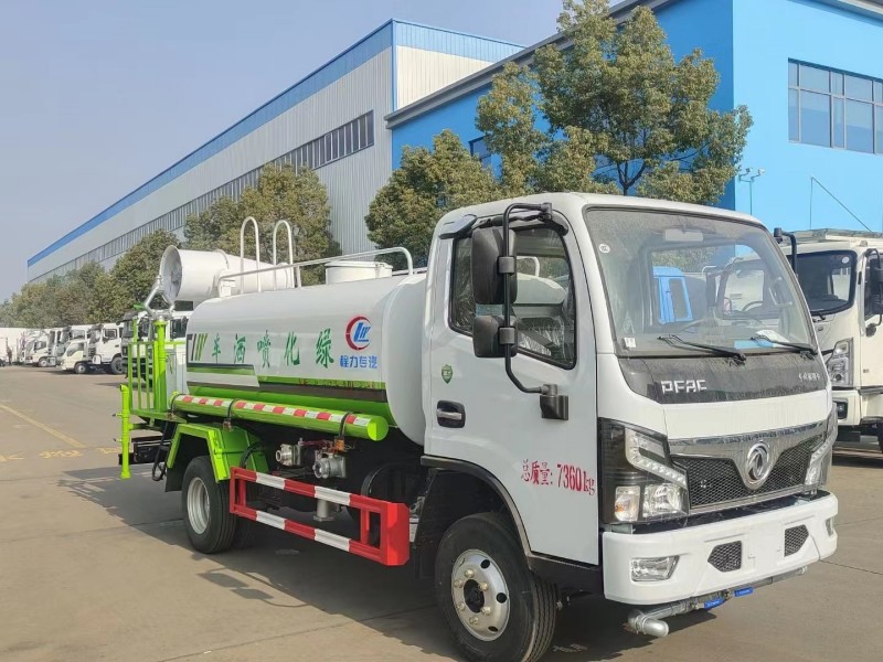 小多利卡5噸綠化噴灑車，30米打藥車