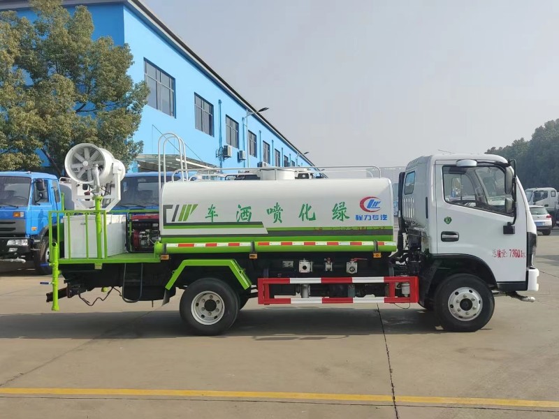 小多利卡5噸綠化噴灑車，30米打藥車