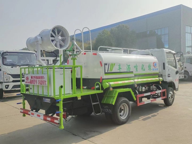 小多利卡5噸綠化噴灑車，30米打藥車