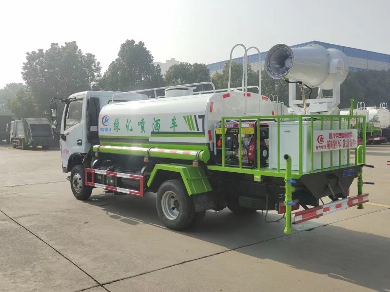 小多利卡5噸綠化噴灑車，30米打藥車