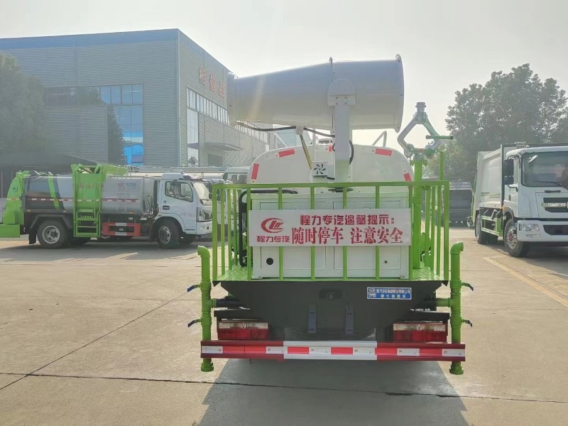 小多利卡5噸綠化噴灑車，30米打藥車